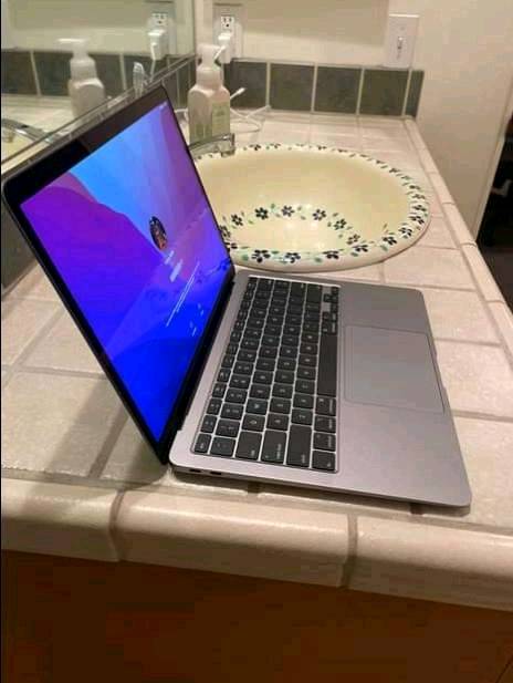 Apple MacBook