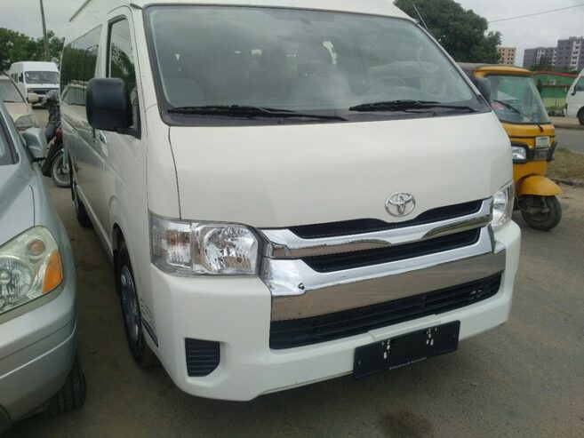 SHARP CLEAN TOYOTA HIACE BUS FOR SALE AT AUCTION PRICE CALL 08068934551