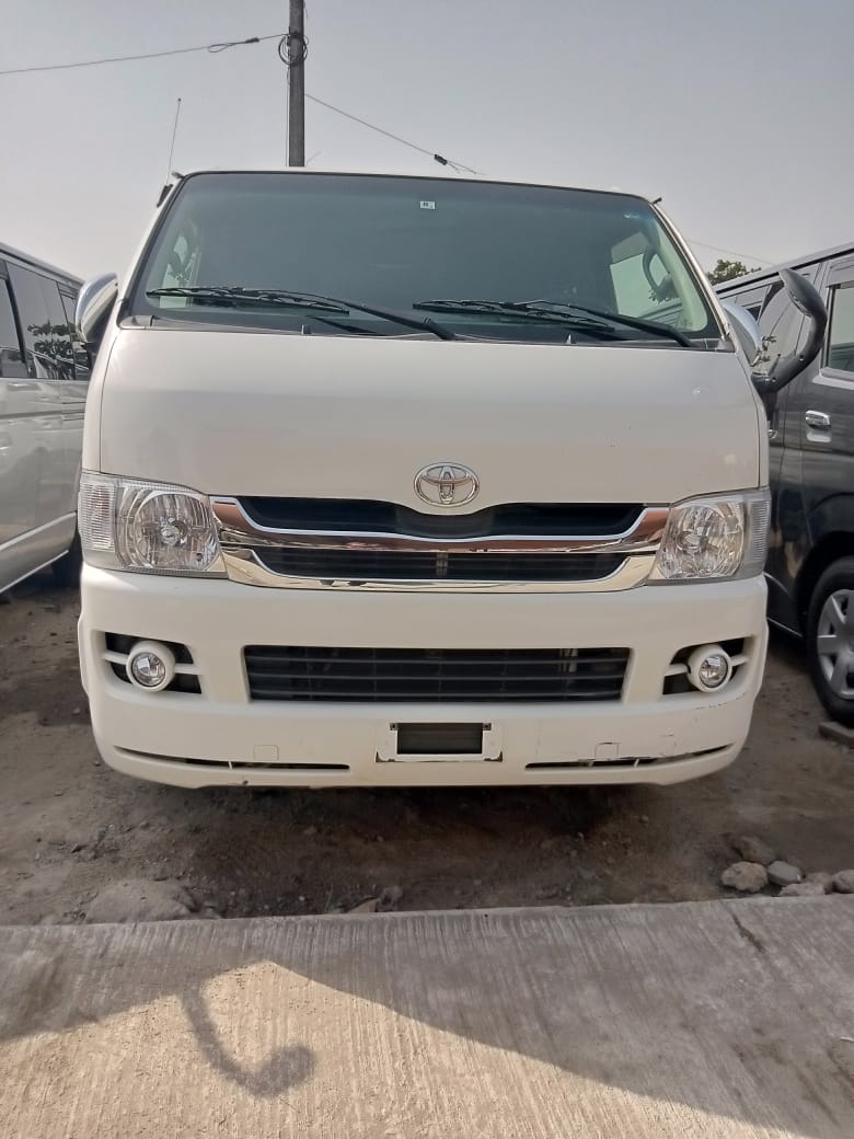 SHARP CLEAN TOYOTA HIACE BUS FOR SALE AT AUCTION PRICE CALL 08068934551